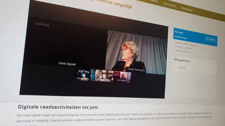 Eerste digitale vergadering Langedijker raad moeizaam: “Er kijkt nooit een hond”