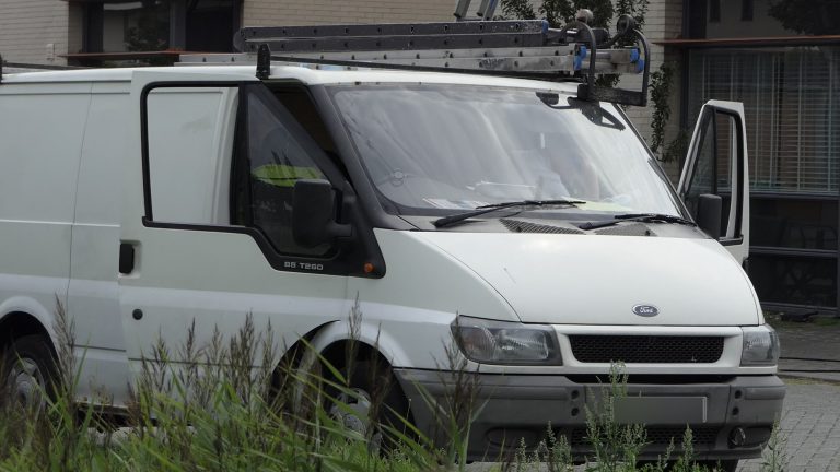 Louche klusjesmannen langs de deuren in omgeving Sint Pancras