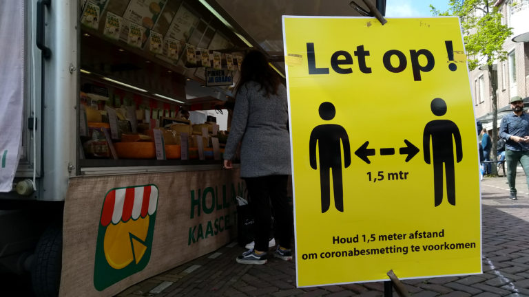 Alkmaar lijkt zich minder aan te trekken van corona-maatregelen: “Kijk hoe druk, dit kan echt niet!”