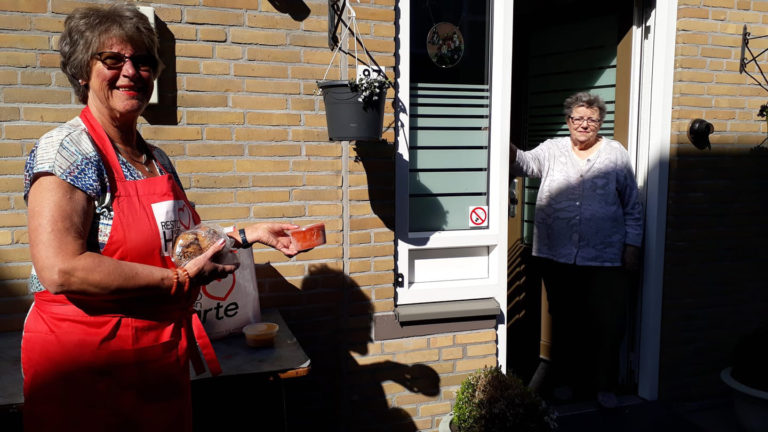 Resto Van Harte organiseert ‘Soep op de stoep’ en andere corona-initiatieven