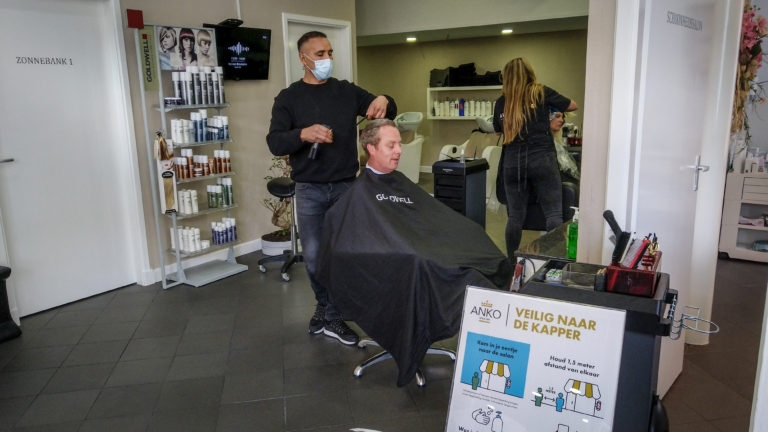 Kapperszaken weer open: “Voor de buurt ben je ook een belangrijke factor”