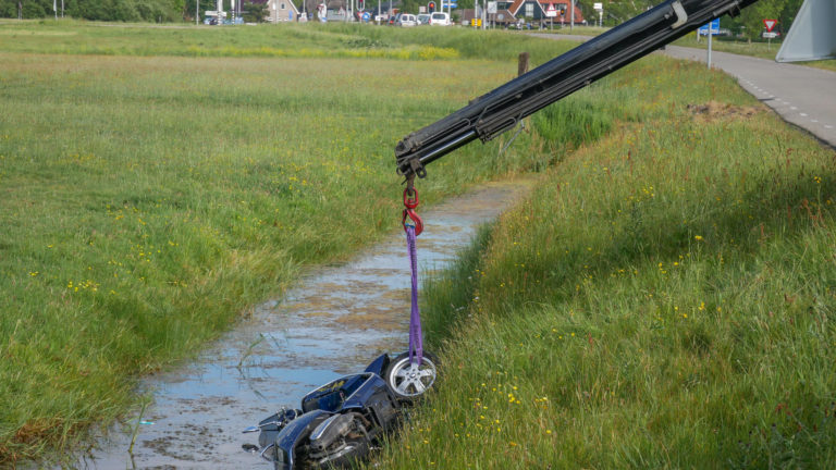 Nat pak voor motorrijder op Kogendijk Bergen
