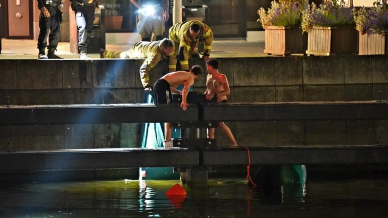 Gezonken bootje zorgt voor commotie bij Ringersbrug