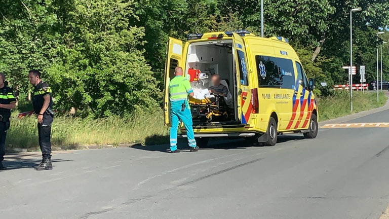 Scooterrijder schrikt en gaat onderuit op Hoornseweg in Alkmaar