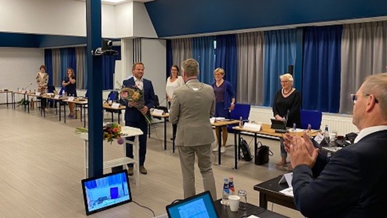 Arend-Jan van den Beld uit Groet geïnstalleerd als VVD-wethouder Bergen