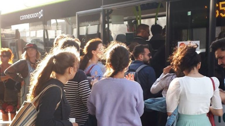 Buslijn 165 vanaf Egmond bezwijkt vanavond onder strandgangers
