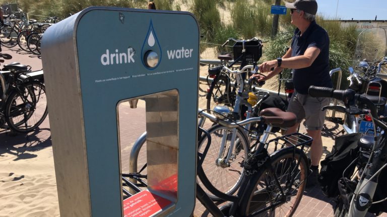 Gratis water stroomt snel weer uit openbare watertaps van PWN