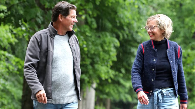 Rotary in regio Alkmaar doet tien boeken kado van ondernemer Elske Doets uit Bergen