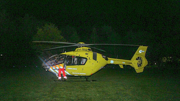 Traumahelikopter naar Bergen aan Zee voor zwaargewonde met messteken
