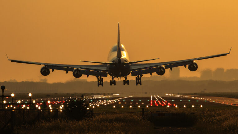 Gemeenteraad Bergen wil strenge normen voor Schiphol