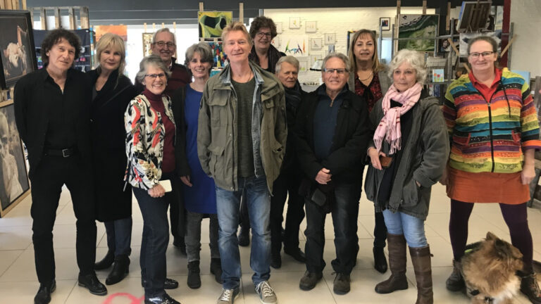 Edwin verandert leegstaande showroom in kunstgalerij: ”Ik moest hier iets mee doen”