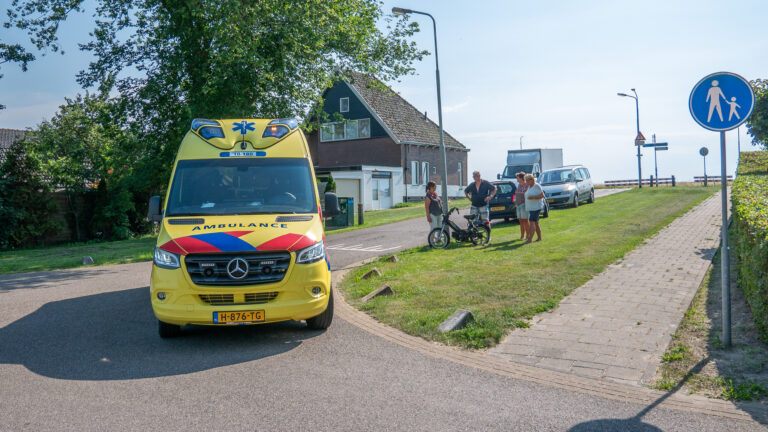 Brommerrijder gewond bij aanrijding op kruising Nauertogt – Achtergraft in Koedijk