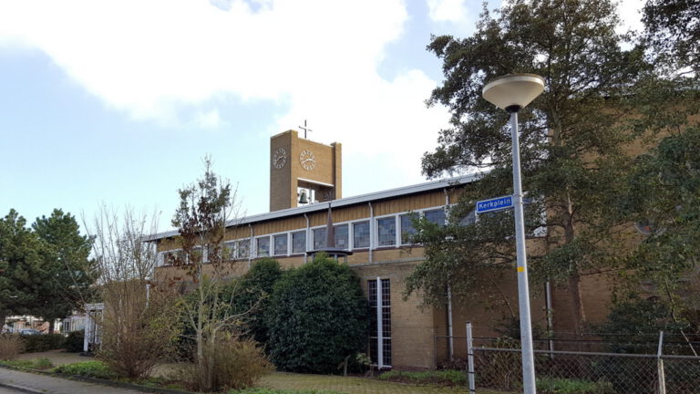Adelbertuskerk Egmond-Binnen moet plaats maken voor 52 appartementen