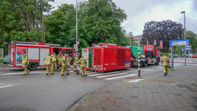 Brand in Singelgarage omvangrijk; inzet blusrobot door rook en hitte