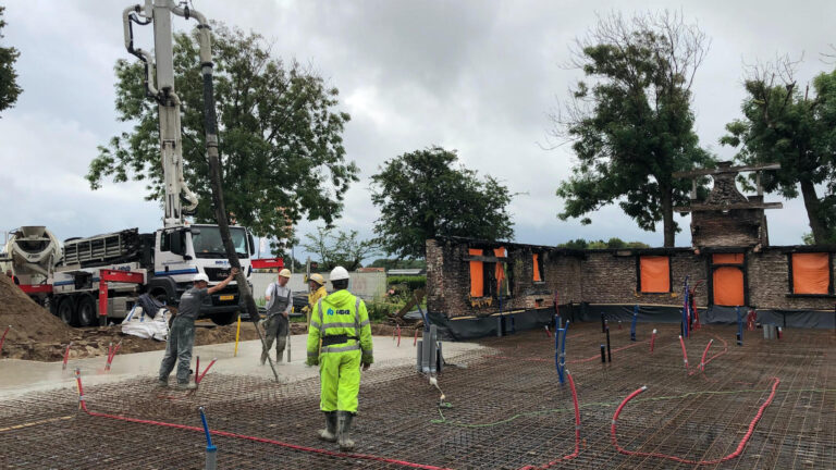 Nieuwe vloer Nieuw Westert Egmond-Binnen kan drogen tijdens bouwvak