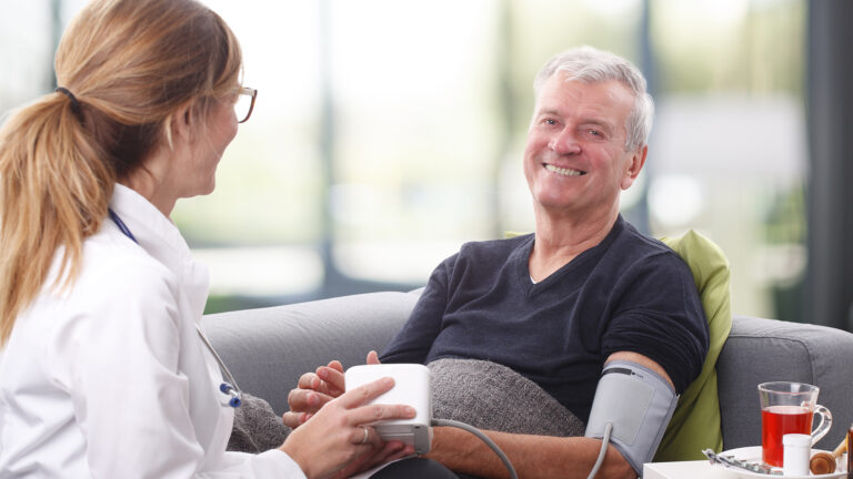 Tips voor omgaan met iemand met dementie [Advertorial]