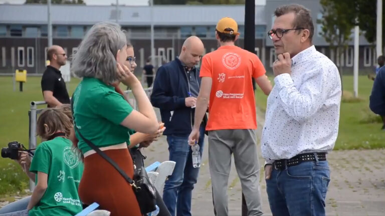 Wethouders jeugd nemen kijkje bij voetbaltoernooi in kader van ‘Jeugd aan Zet’