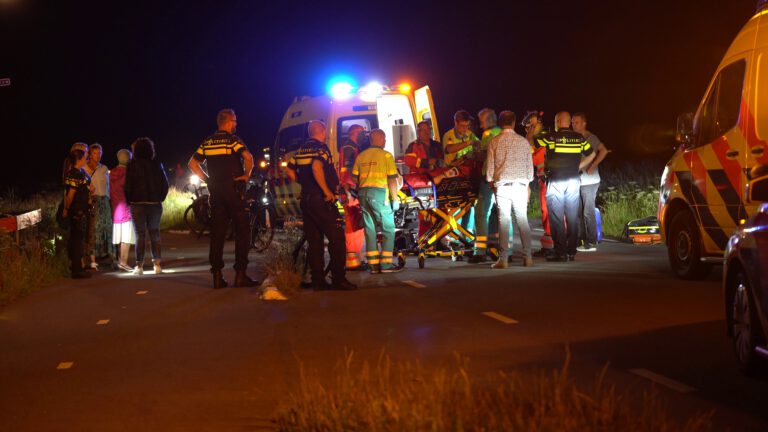 Fietser zwaargewond na val over stoepband op Groeneweg bij Graft