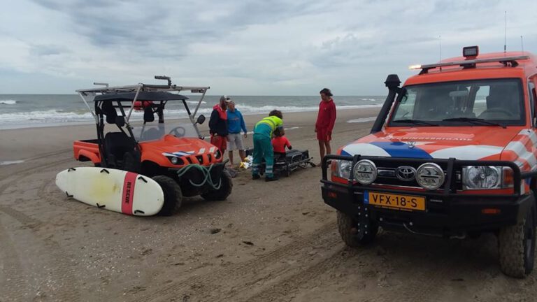 Jong meisje raakt gewond tijdens bodyboarden bij lagune Camperduin