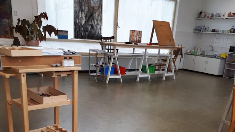 Open ateliers in oude school d’Oosterkim Schoorl; waarschijnlijk laatste jaar 🗓