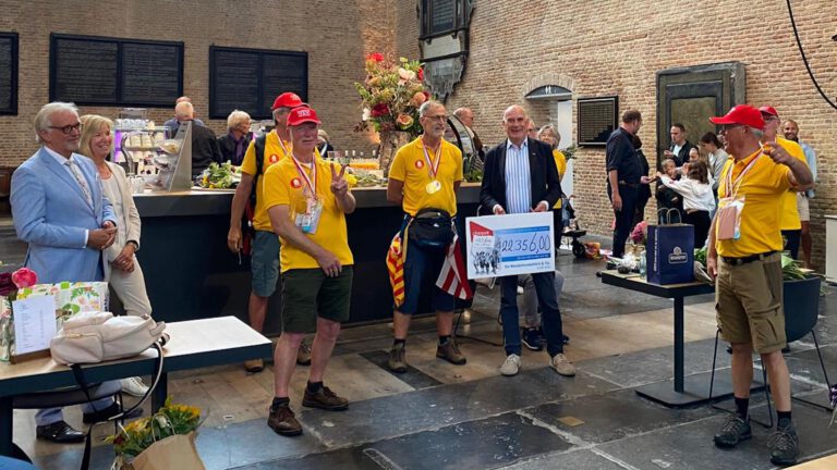 22.356 euro in één dag bij elkaar gewandeld voor ‘t Praethuys in Alkmaar