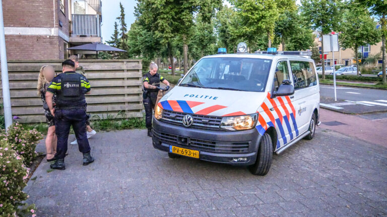 Politie massaal naar Normandiëstraat in Alkmaar na melding mogelijk vuurwapen