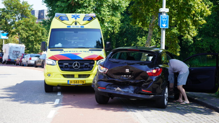 Aanrijding op Geestersingel Alkmaar verwondt beide bestuursters