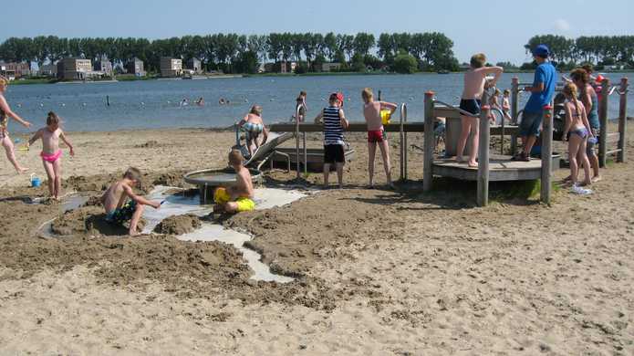 Negatief zwemadvies voor de plas bij het Strand van Luna