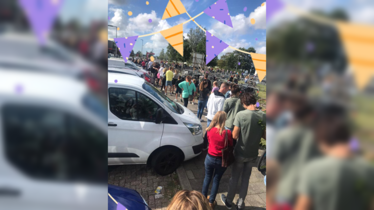 Nieuwe ‘coronatijden’ Alkmaarse zomerkermis roept vragen op en zorgt voor lange wachtrij