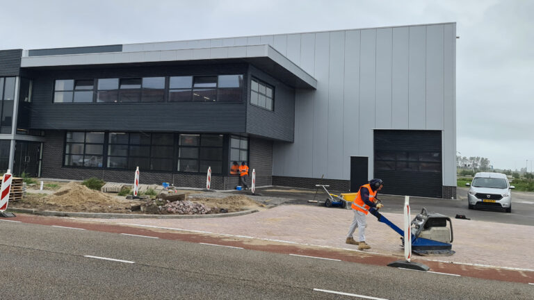Alkmaarse coronateststraat verhuist: “Er moet straks weer geschaatst worden”
