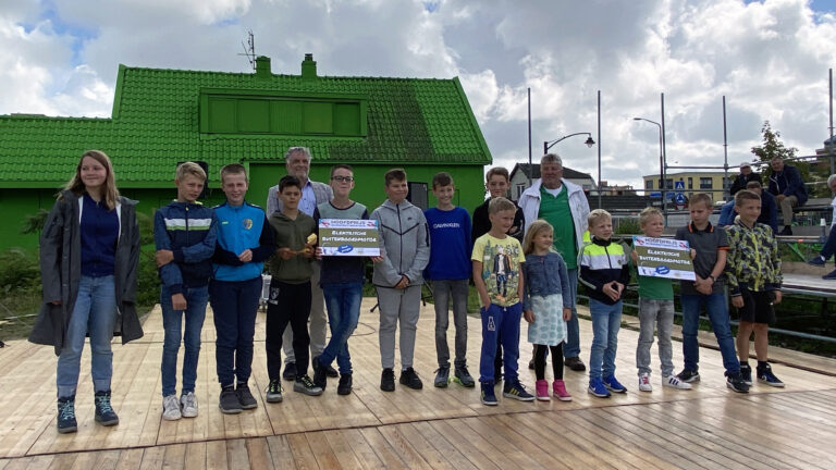 Mick Kraakman viste maar liefst 1.150 kreeften uit het Oosterdelgebied