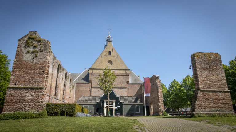 Helen Botman en Peter van Vleuten zondag bij openlucht viering Ruïnekerk 🗓