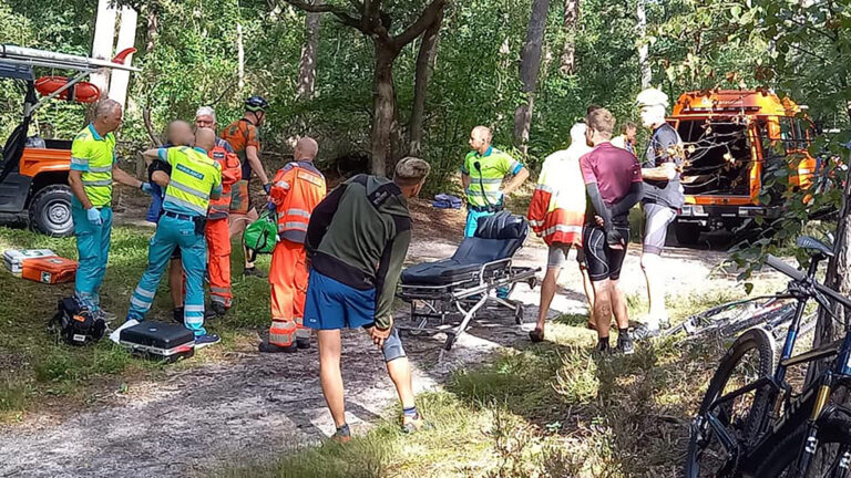 Traumahelikopter naar eenzijdig ongeval op MTB-parcours Schoorl