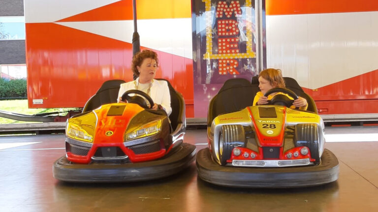 Opening kermis Zuid-Scharwoude door Per Verbiesen en burgemeester Kompier