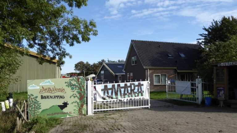 Campingeigenaar Amara Hoeve ontstemd over politieactie tegen bruiloftsfeest: “Machtsvertoon”