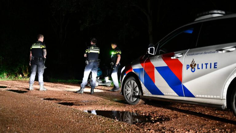 Hulpdiensten redden vrouw uit plas Geestmerambacht na vondst scootmobiel aan waterkant