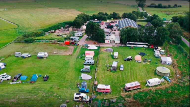 Opnieuw feestje op camping Amara Hoeve Bergen gaat eigenaar 75.000 euro kosten