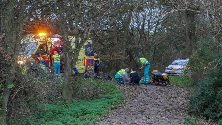 Fietser komt ongelukkig ten val op fietspad Geestmerambacht
