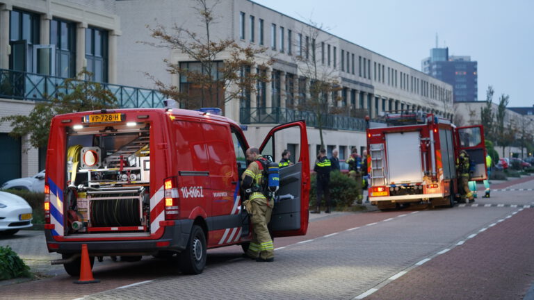Buren blussen brandje door kortsluiting in meterkast