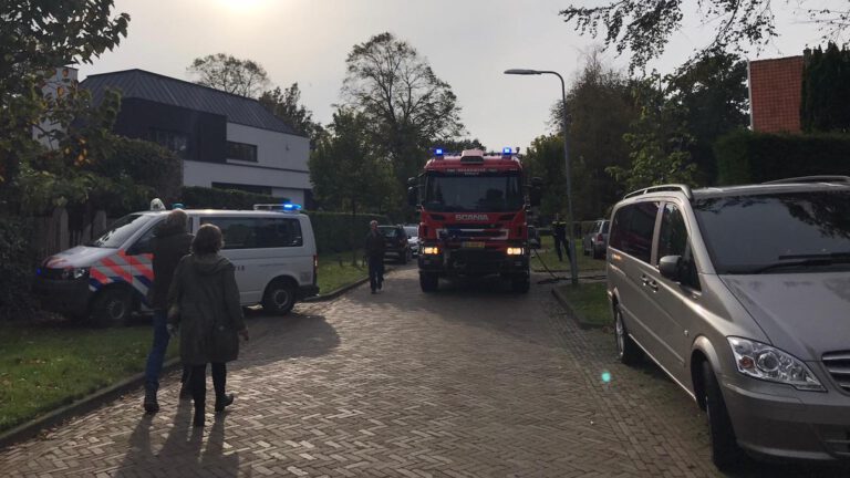 Brandweer Bergen rukt uit voor rokende kippenpoten in woning Vijverlaan