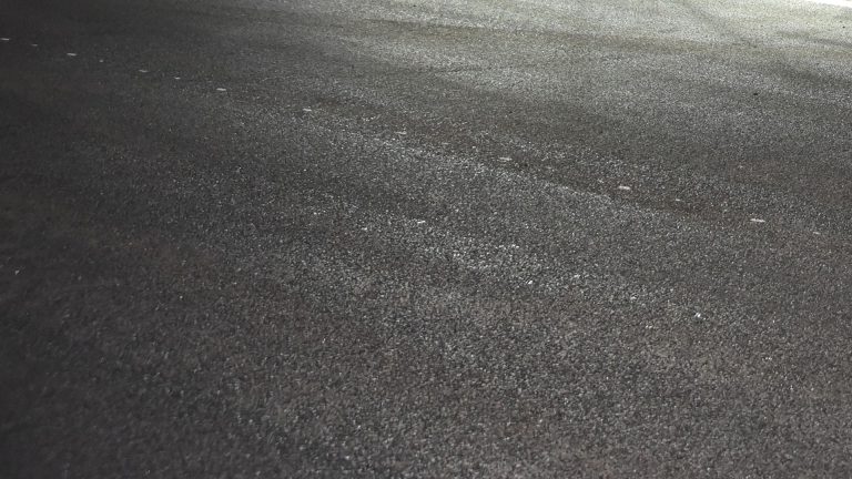 Twee avonden en nachten werk aan N242 tussen Leeghwaterbrug en Nieuwe Schermerweg