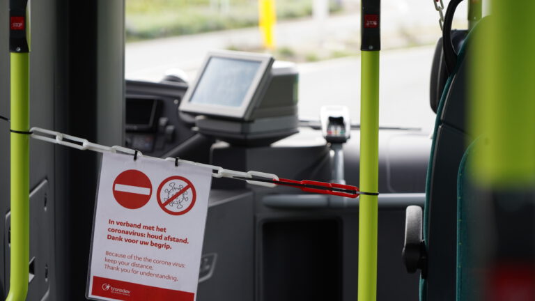 Buschauffeurs vanaf 2 november afgeschermd: voor instappen, achter uitstappen