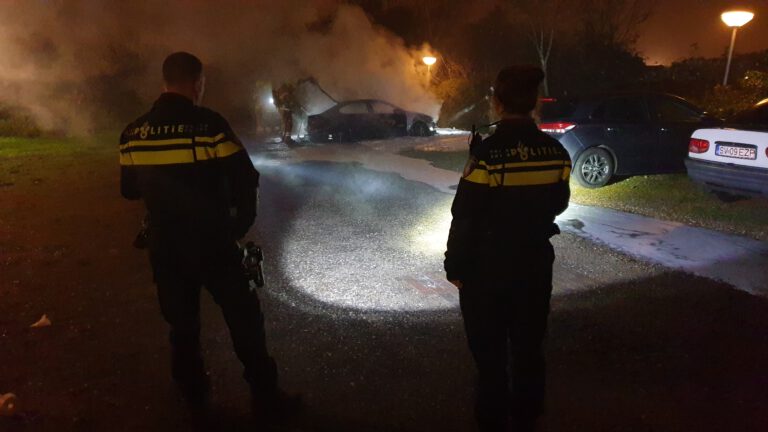 Autobrand op parkeerplaats vakantiepark Hensbroek