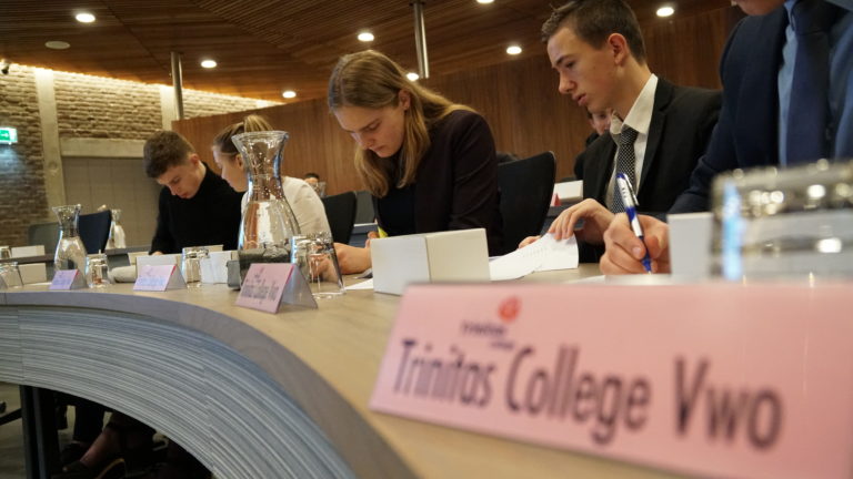 Vanwege corona geen Jongerengemeenteraad in 2021