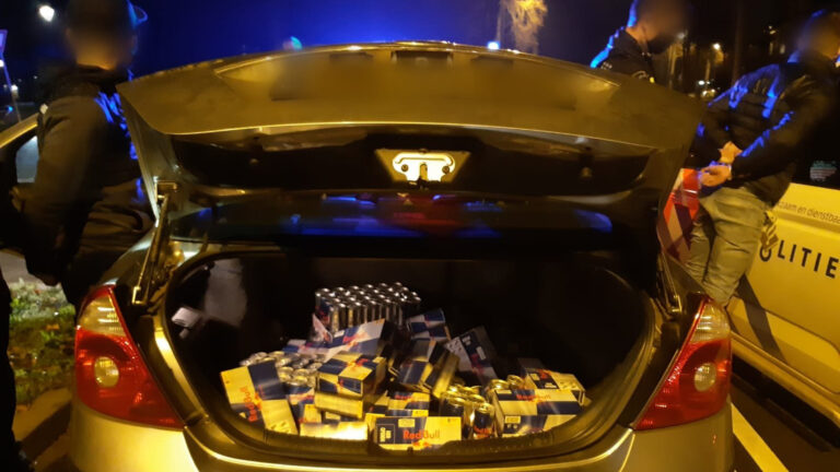 Drietal steelt lading Red Bull uit AH De Mare, wordt opgepakt in Brabant