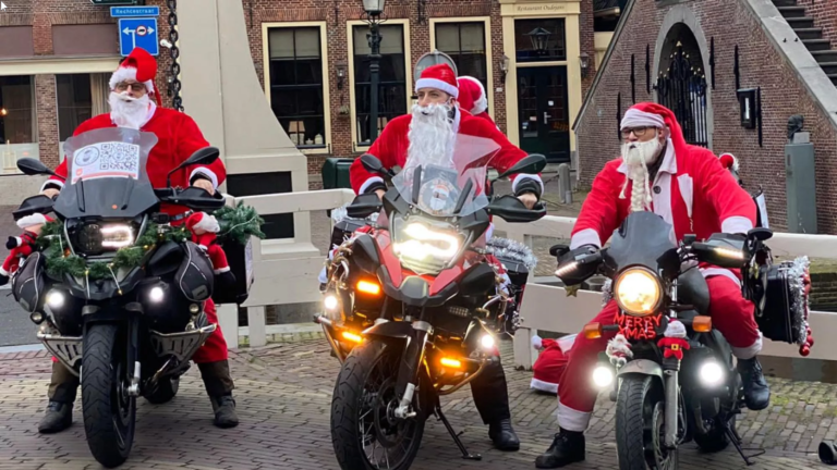 Kerstmannen per motor door de provincie voor ernstig zieke kinderen