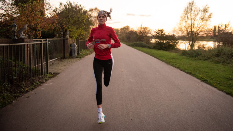 Hardloopster Jill Holterman uit Egmond aan den Hoef debuteert in Valencia op marathon