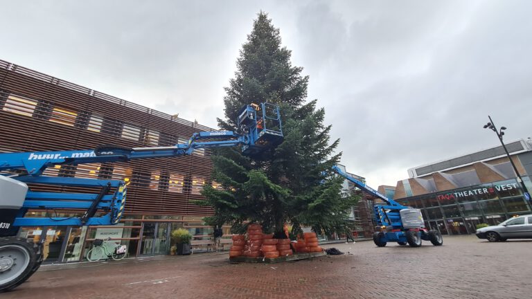 Kaaskerstboom terug op Canadaplein, maar geen activiteiten rond ontsteking lichtjes