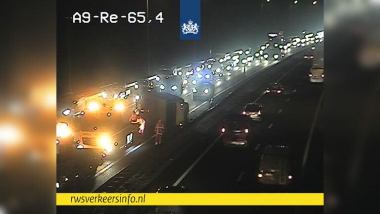 Camper op de kant op A9 tussen Alkmaar en Akersloot