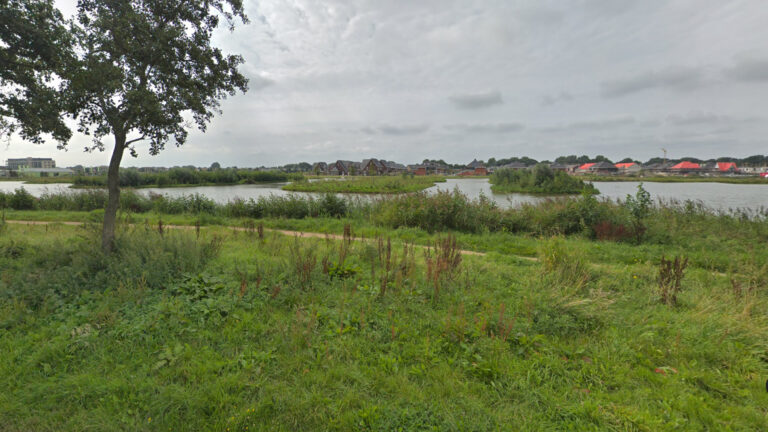 Wethouder en coöperatie tekenen voor woningbouw aan westrand Sint Pancras
